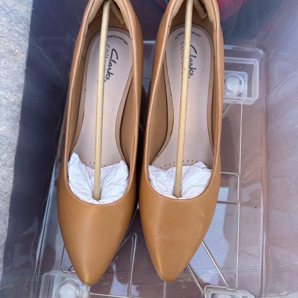 Clarks Tan Heels with Pointed Toe and Two-Tone Design